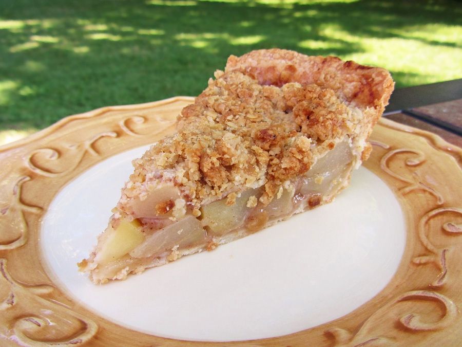 Autumn Fruit Ginger Crumble Pie