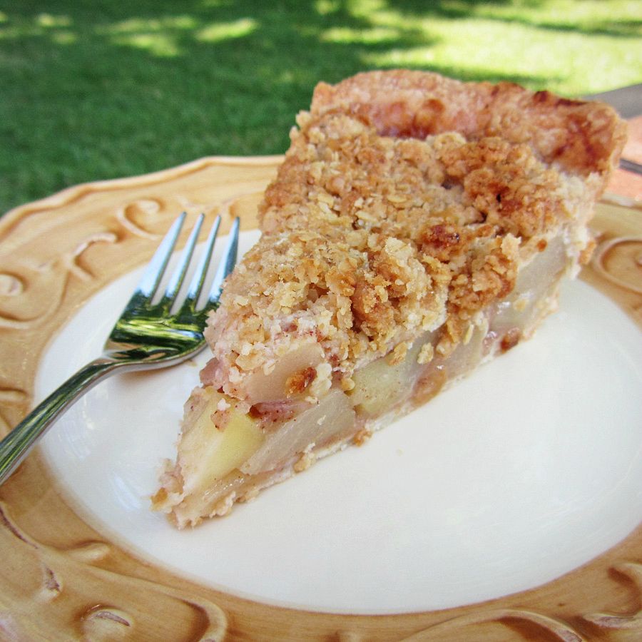 Autumn Fruit Ginger Crumble Pie