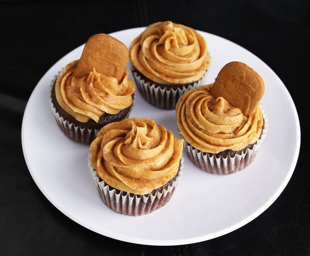  Chocolate Biscoff Cupcakes with Biscoff Cream Cheese Frosting