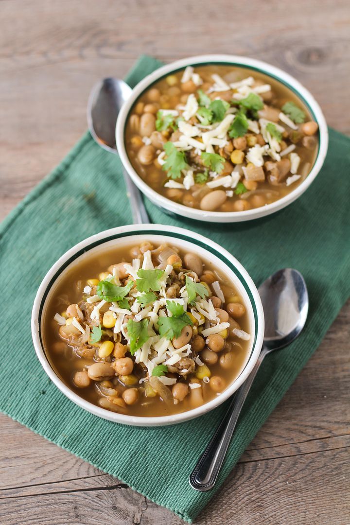 White Chickpea Chili - a healthy and easy vegetarian twist on white chicken chili
