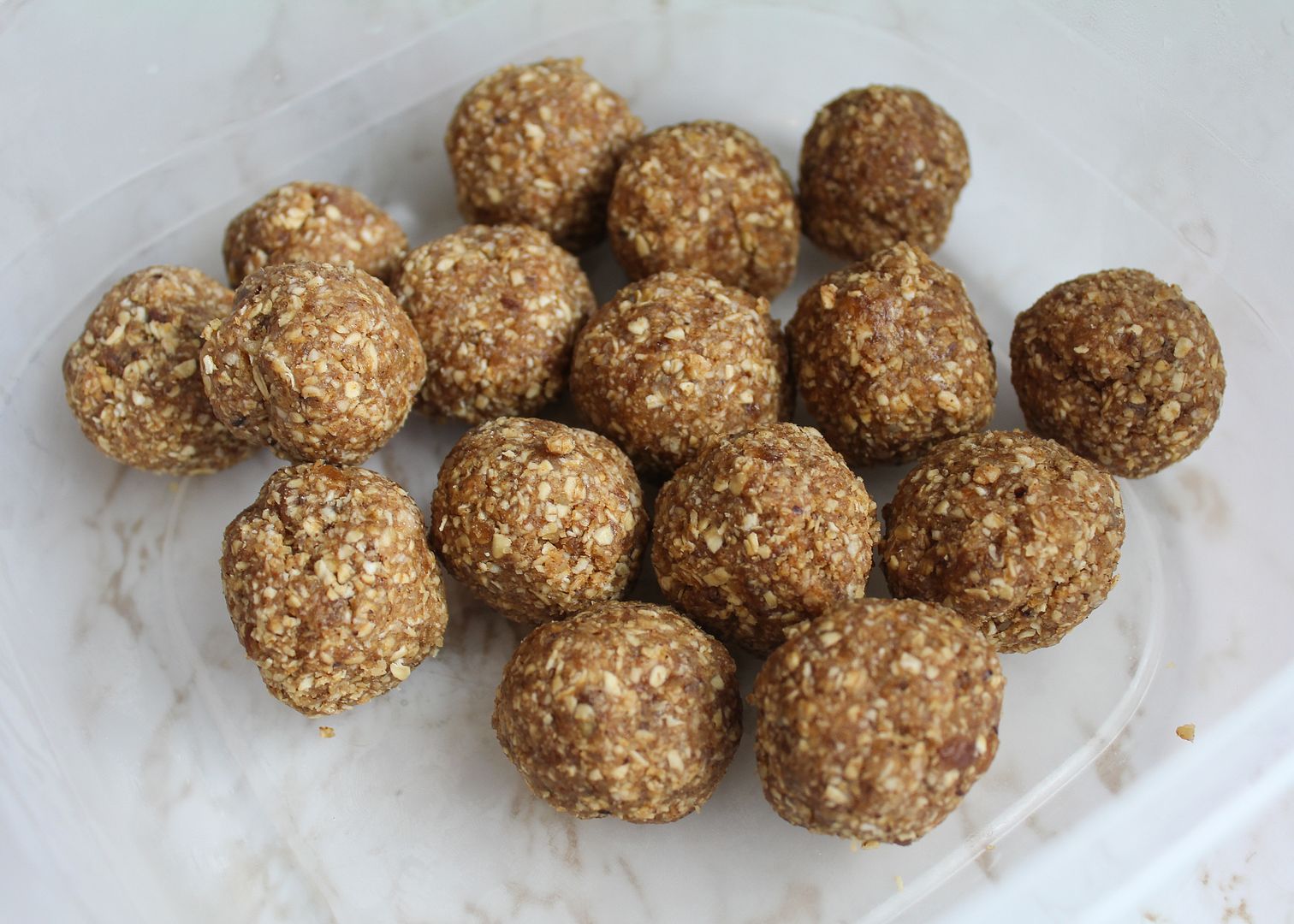 oatmeal cinnamon date balls