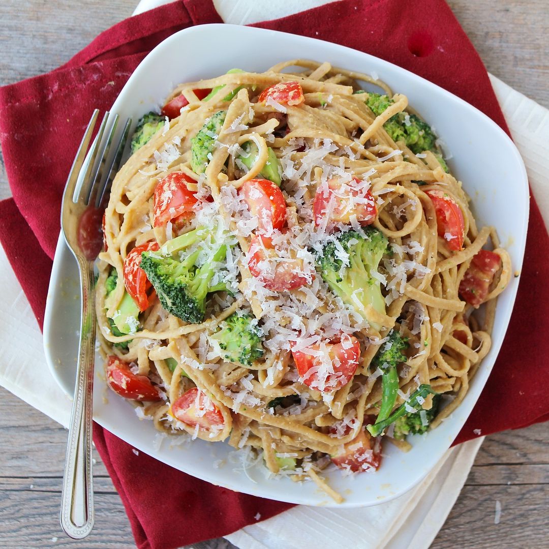 Healthy vegetarian whole wheat pasta with broccoli, tomatoes, and chickpea sauce!
