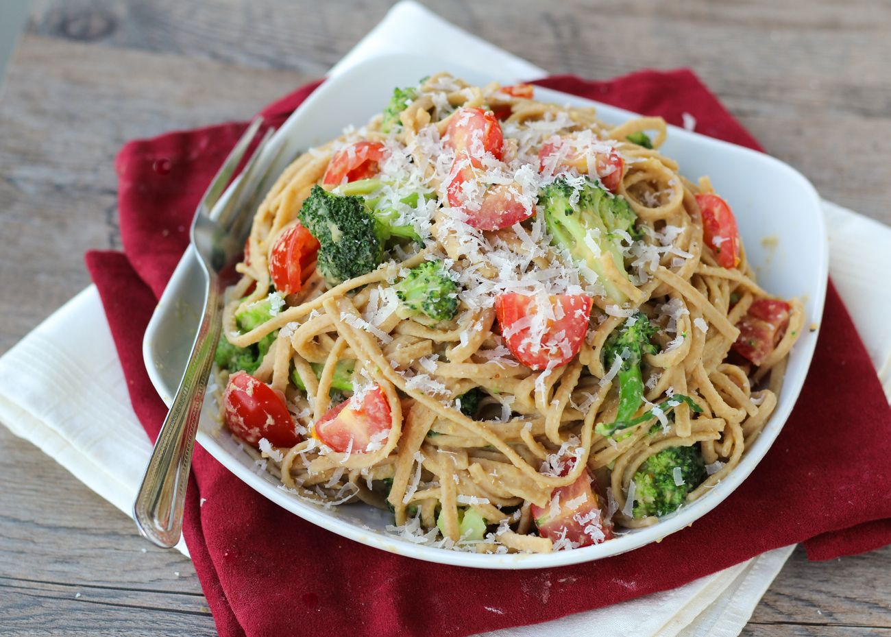 Healthy vegetarian whole wheat pasta with broccoli, tomatoes, and chickpea sauce!