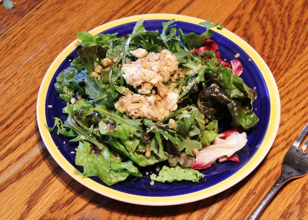 Blueberry goat cheese salad