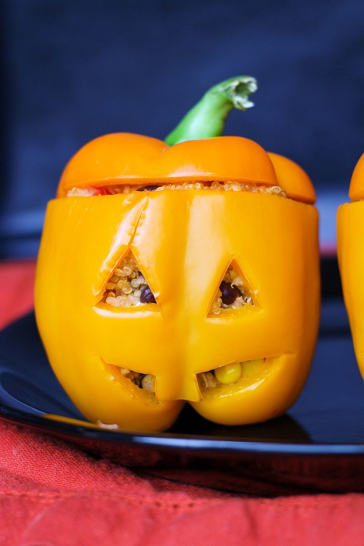 Southwestern Quinoa Stuffed Pepper Jack O' Lanterns - easy and fun dinner idea for Halloween!