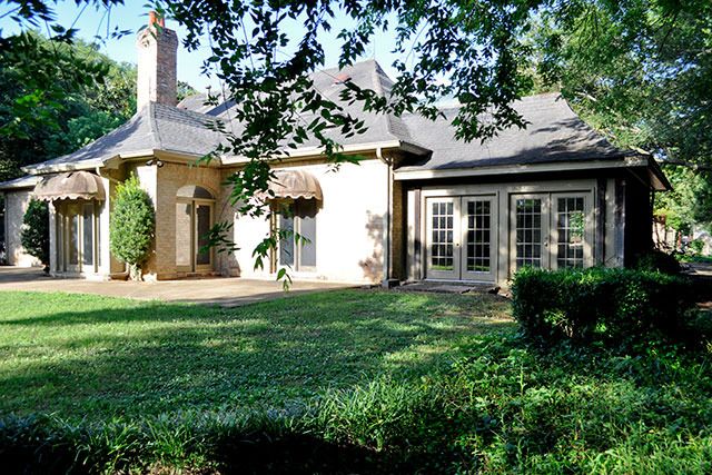 photo WoodleyExterior121_zpsppakvl2e.jpg