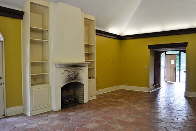 photo WoodleyLivingRoom023_zps26btdknv.jpg
