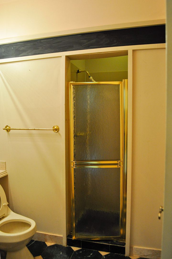 Montgomery Flip - Guest Bathroom