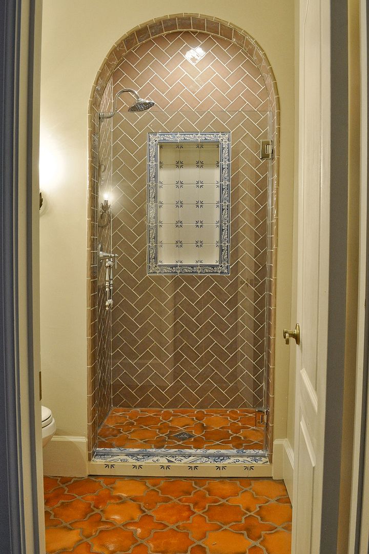 Montgomery Flip - Guest Bathroom