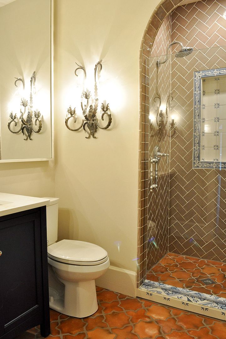 Montgomery Flip - Guest Bathroom