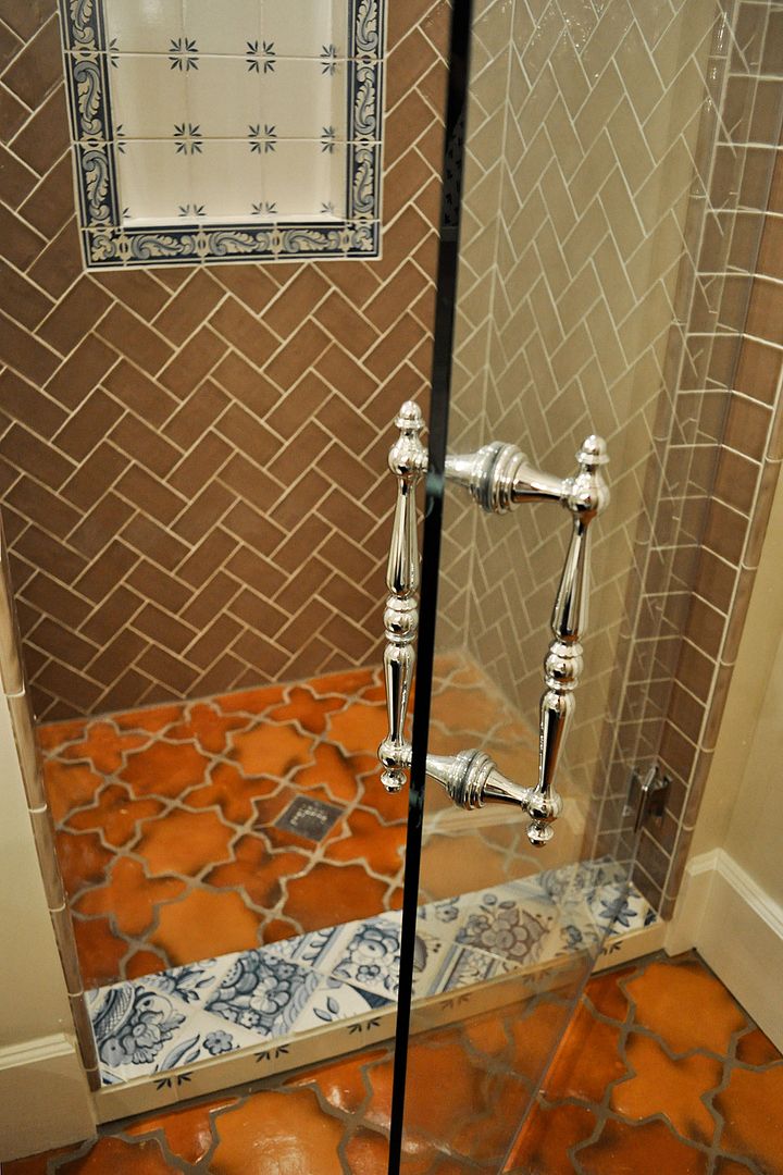 Montgomery Flip - Guest Bathroom