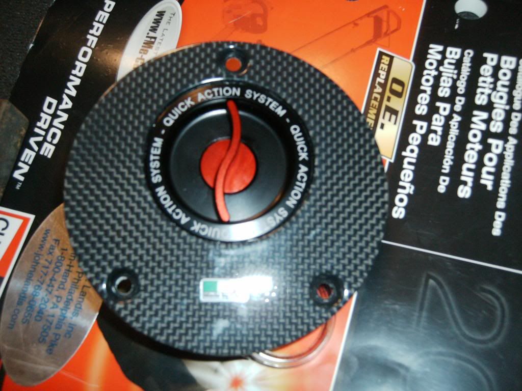 TWM Carbon Fiber Gas Cap Installed Yamaha R1 Forum YZFR1 Forums