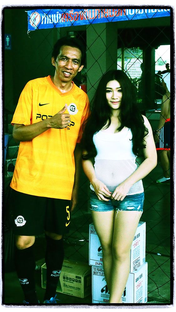 ภาพบรรยากาศงานฟุตบอลประเพณี CIVIC ES GROUP @ BFC บางแสน
